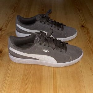 Puma Women's Vikky v3 Lace up Sneakers